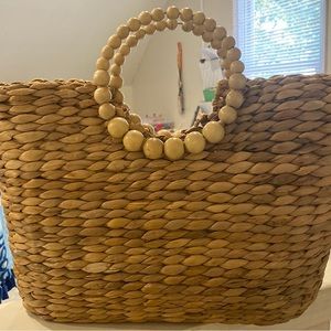 Circle handle straw tote